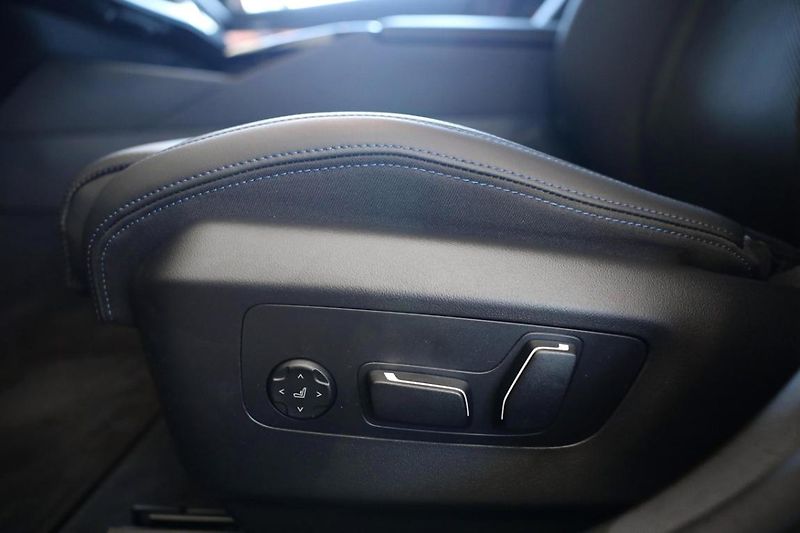 BMW Řada 5 540d xDrive Sedan - fotka 22 z 27