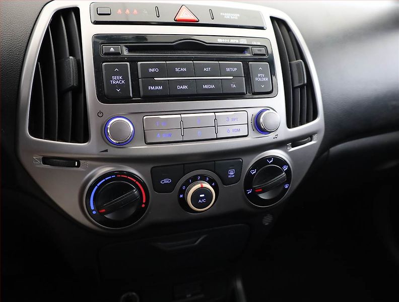 Hyundai i20 (2013) 1.2, nová STK, za skvělou cenu - fotka 9 z 11