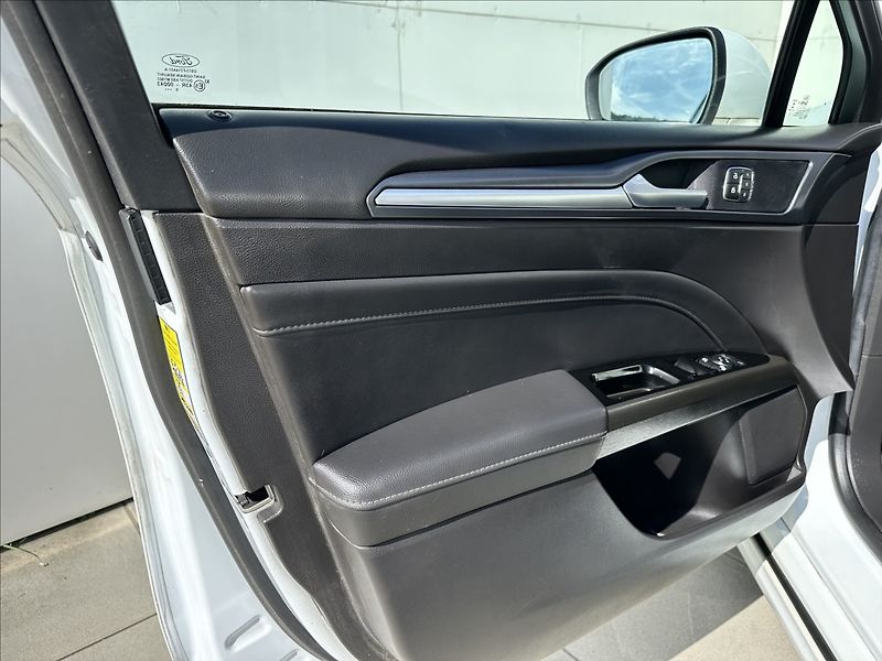Ford Mondeo 2,0 TDCi Navi Kamera Kůže LED - fotka 13 z 40