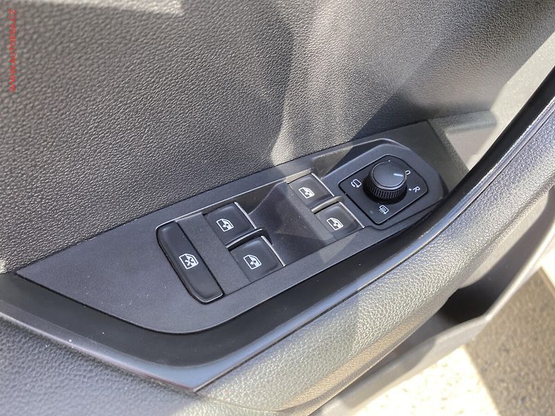 Škoda Karoq (2018) 2.0TDI 4x4, ČR, DSG, LED - fotka 13 z 19