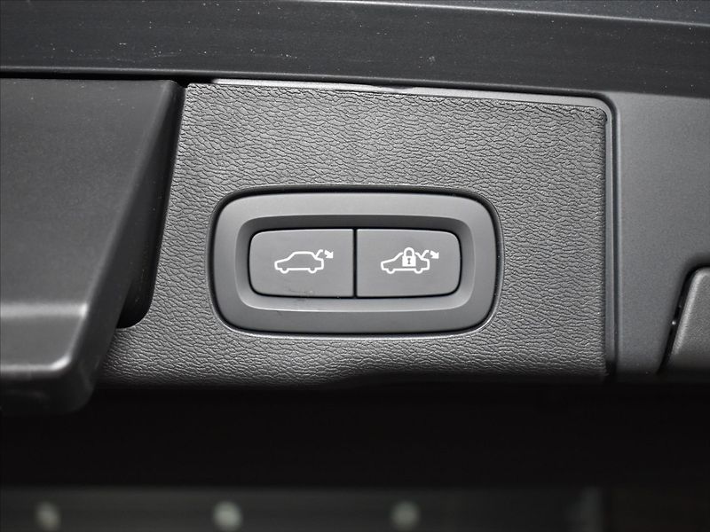 Volvo XC60 2,0 B5 AWD PLUS BLIS,Bezklíč - fotka 11 z 23