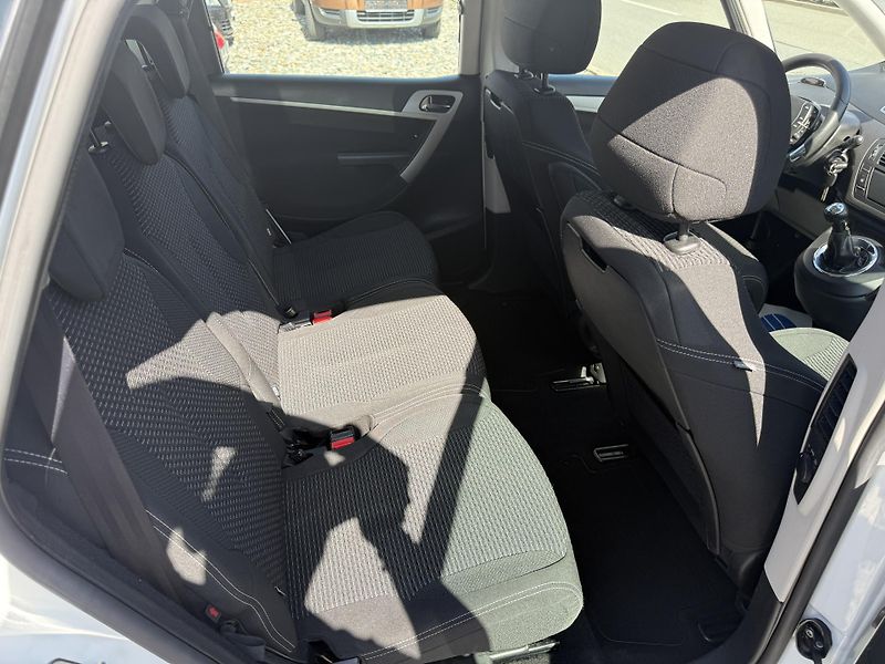 Citroën C4 Picasso 1.6i 88 KW - fotka 11 z 12
