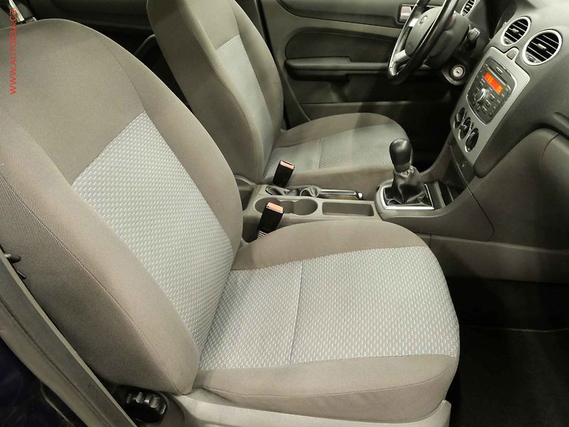 Ford Focus (2007) 1.6i, 2.maj, AC, TZ, temp - fotka 12 z 18