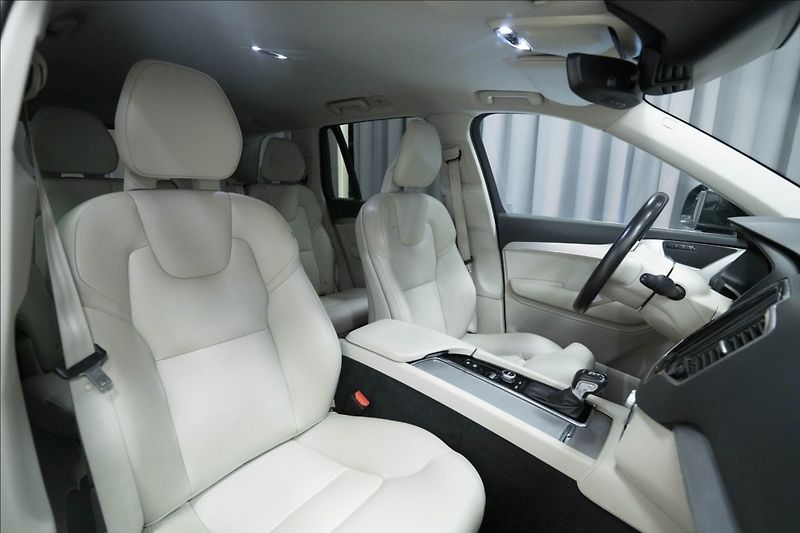 Volvo XC90 2,0 D5 AWD 1. MAJITEL ČR TAŽNÉ - fotka 8 z 44