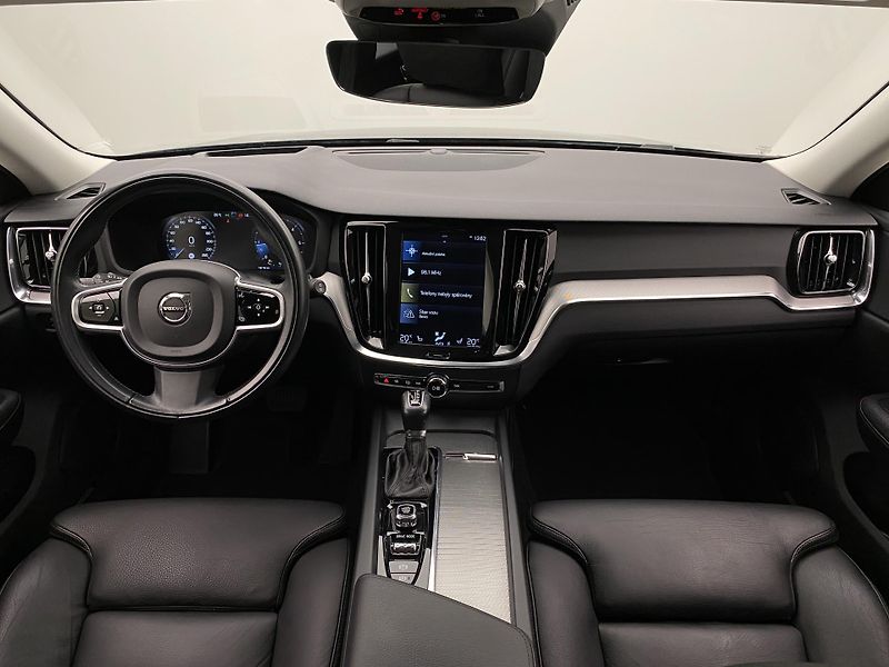 Volvo V60 D4 INSCRIPTION AUT REZERVACE - fotka 2 z 47