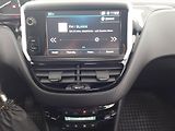 Peugeot 2008 (2017) 1.2 PureTech, ČR,1.maj - náhled 12