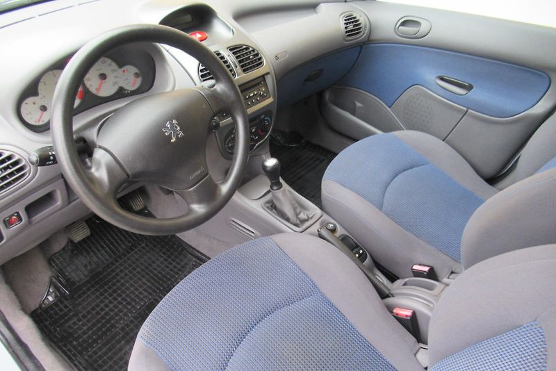 Peugeot 206 1.4 HDi KLIMA TOP STAV! - fotka 9 z 21