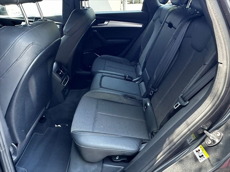 Audi Q5 2,0 TFSi 270kW-VIRTUAL-S Line - fotka 11 z 48