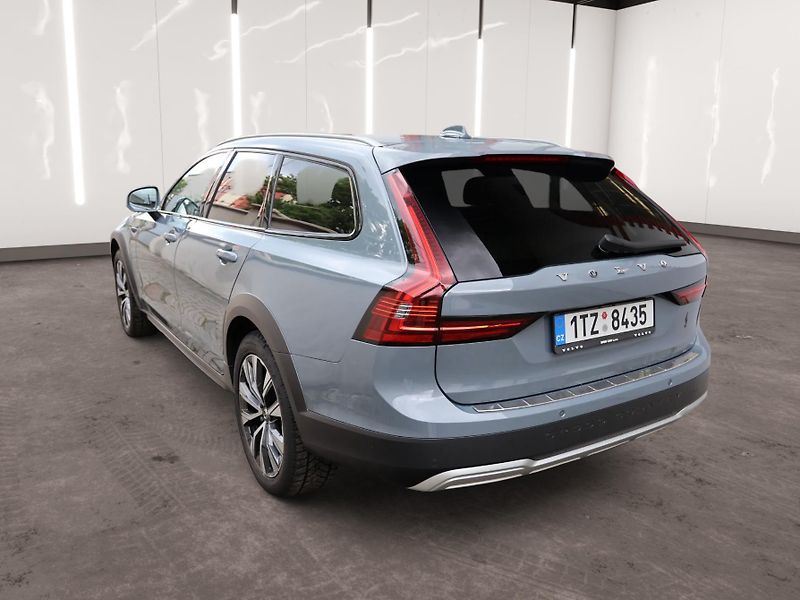 Volvo V90 (2021) Pro, B5 AWD mild hybrid - fotka 2 z 25