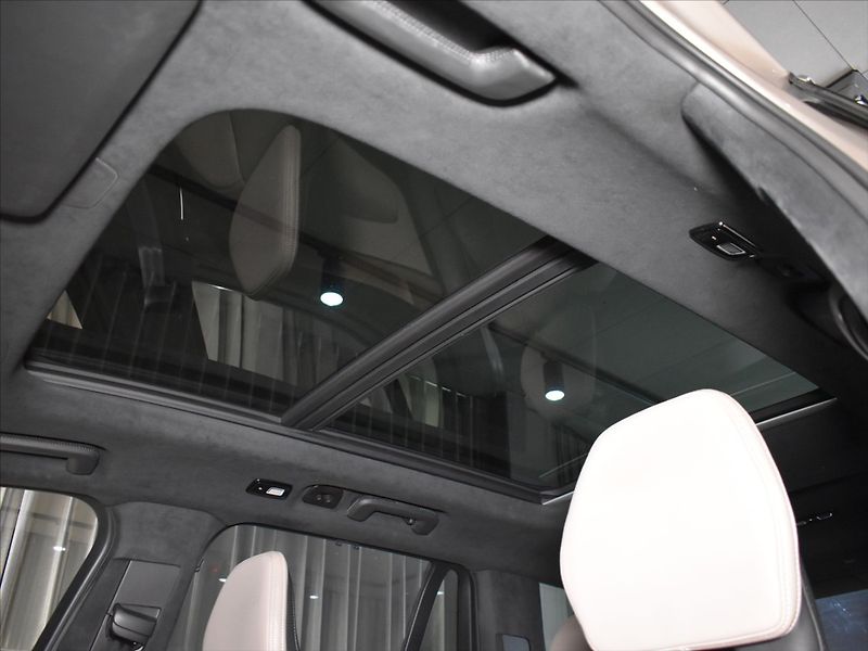 Volvo XC90 2,0 B5 AWD ULTRA Vzduch,Tažné - fotka 18 z 26