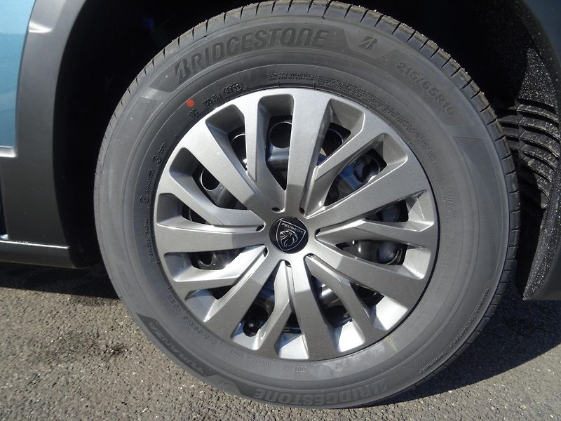 Peugeot Rifter (2026) LONG ALLURE BlueHDi 130k EAT8 - fotka 9 z 70
