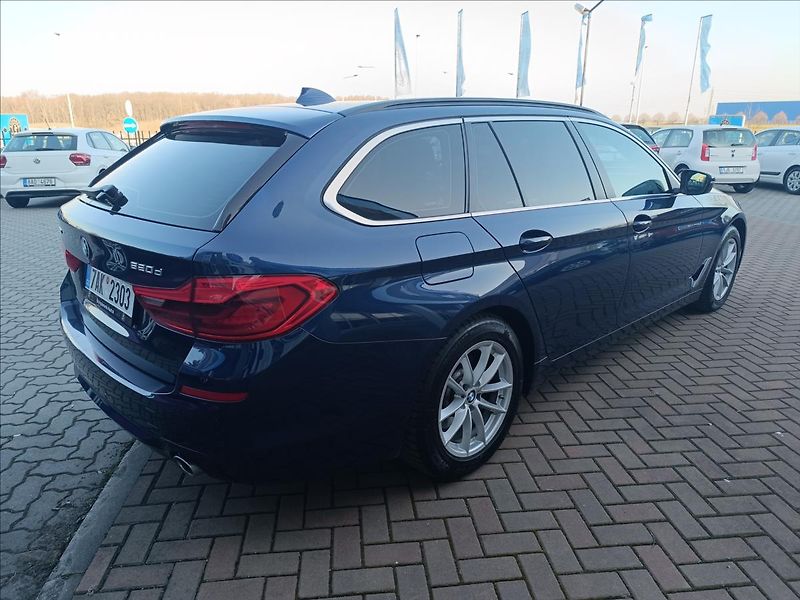 BMW Řada 5 2,0 520d Xdrive Touring - fotka 5 z 20