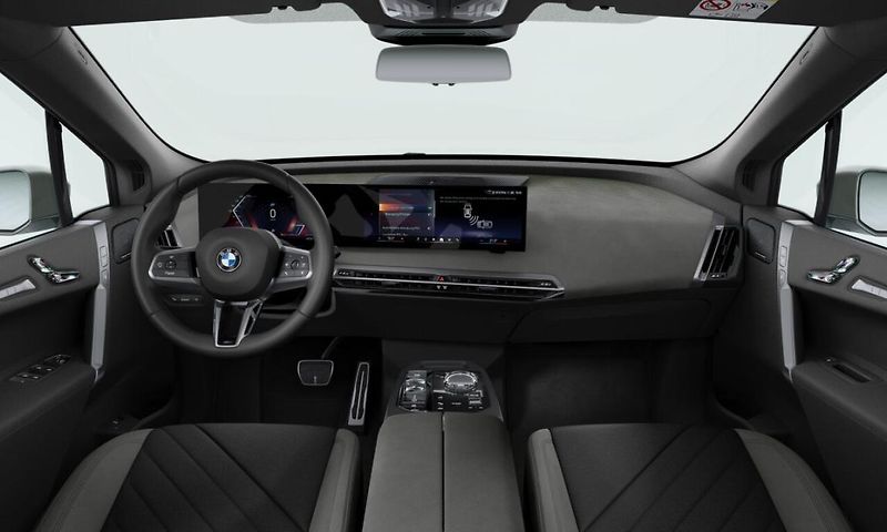 BMW iX xDrive45 - fotka 3 z 4