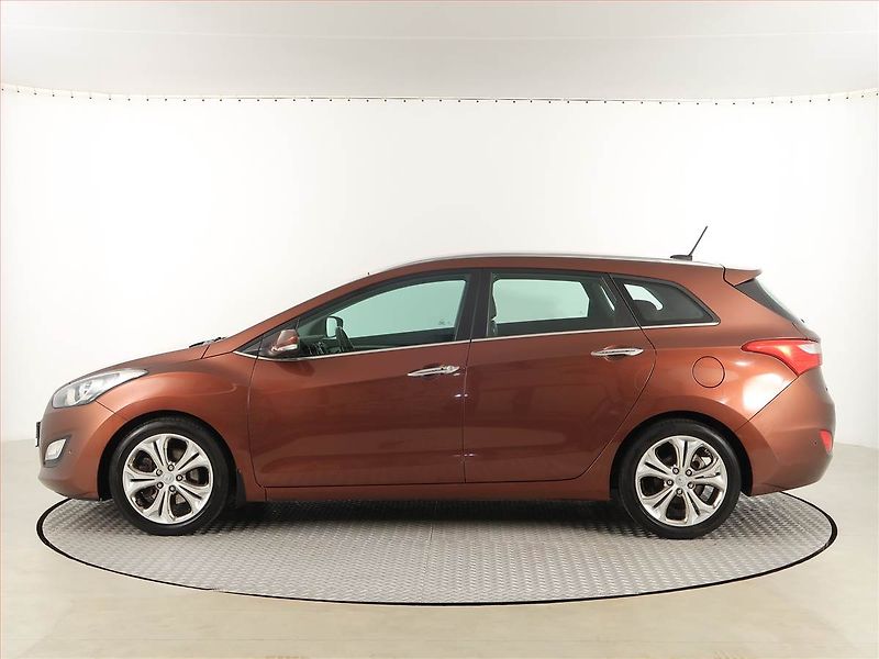 Hyundai i30 (2013) 1.6 CRDi, Serv.kniha, Navi - fotka 3 z 17