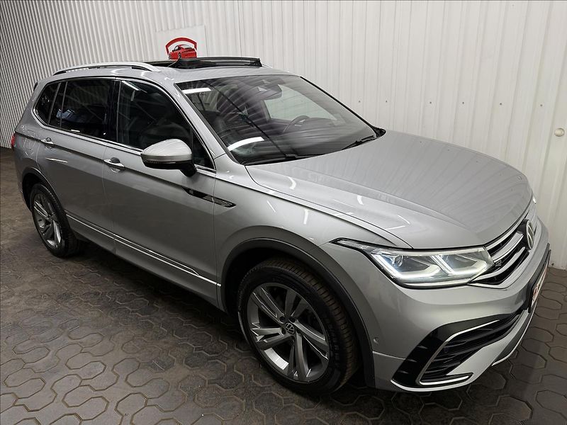 Volkswagen Tiguan Allspace R-LINE 180kW DCC H&K HUD PANO - fotka 12 z 50