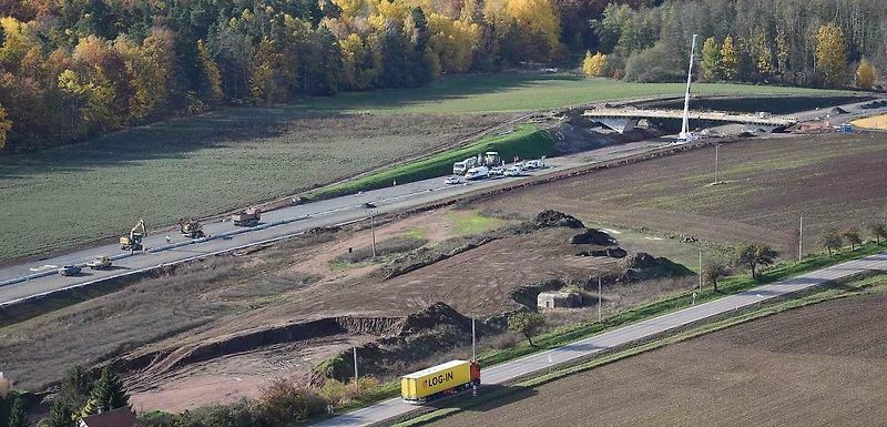 Stavba dálnice D6 u Lubence.