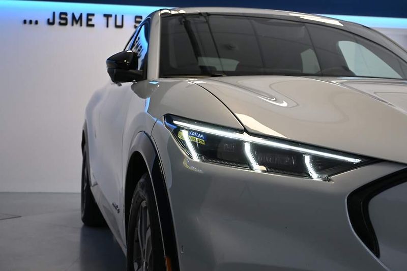 Ford Mustang Mach-E (2022) AWD Matrix LED iACC PREMIUM BO - fotka 39 z 41
