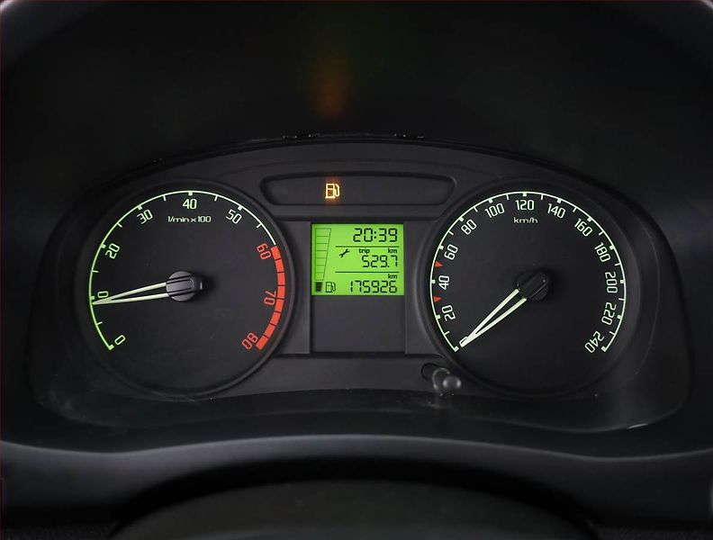 Škoda Fabia (2007) 1.2, nová STK, v provozu - fotka 8 z 12