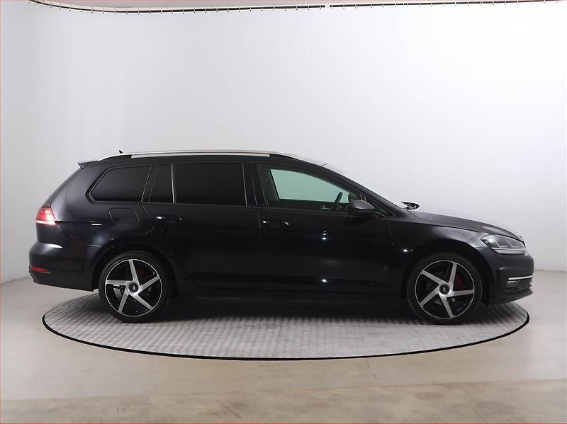 Volkswagen Golf (2018) 1.6 TDI, Automat, Navi, Xenony - fotka 6 z 18