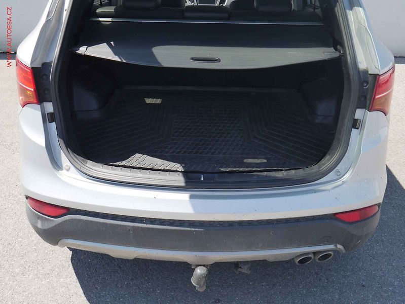 Hyundai Santa Fe (2013) 2.2 CRDi 4x4, ČR, AT, navi - fotka 7 z 15