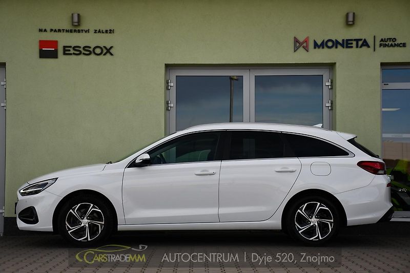 Hyundai i30 1,6CRDi STYLE AT TAŽNÉ - fotka 2 z 48