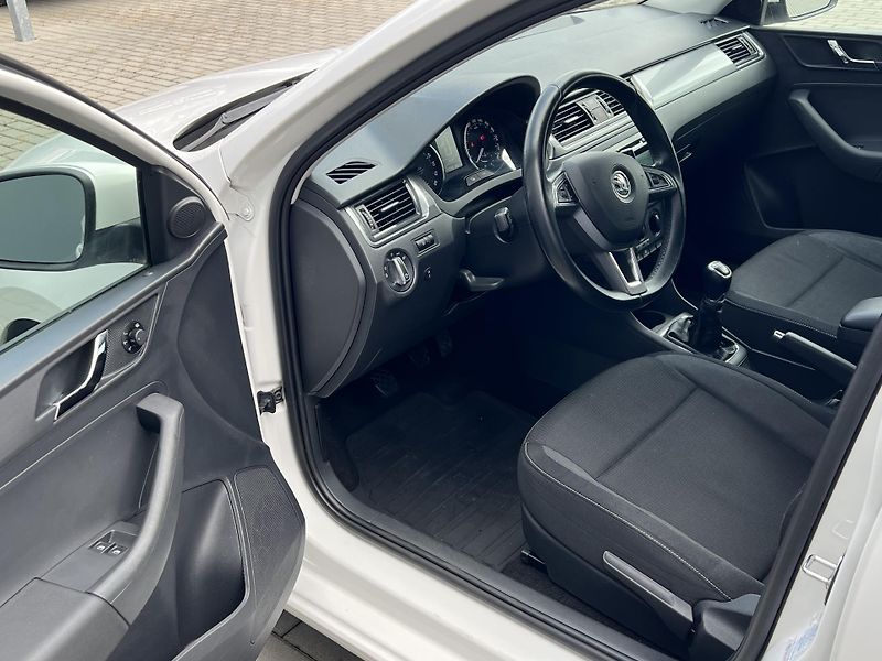 Škoda Rapid (2015) 1,6TDi 77kW AMBITION - fotka 9 z 32