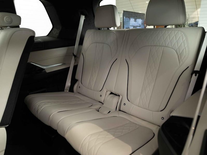 BMW X7 xDrive40i - fotka 23 z 25