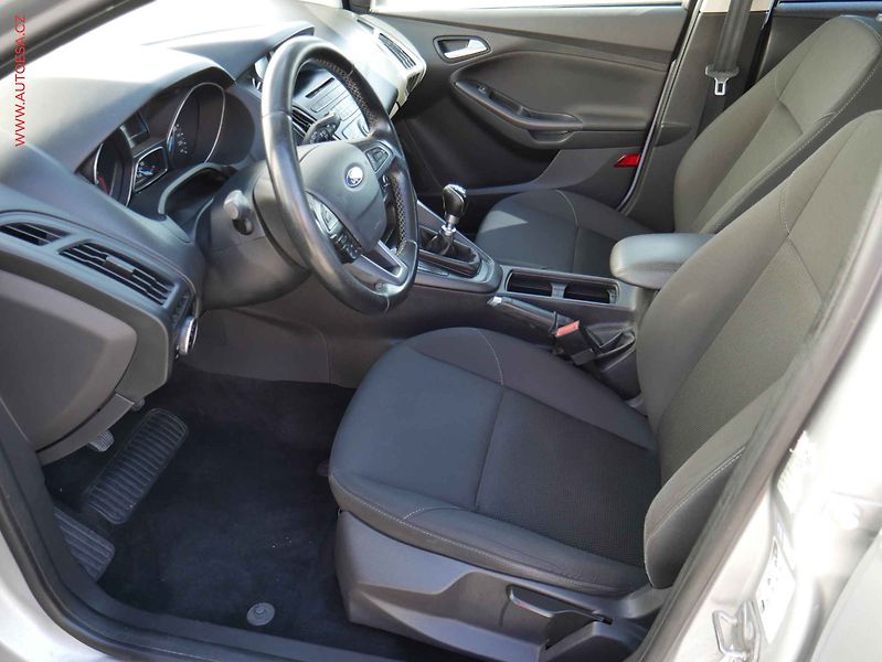 Ford Focus (2015) 1.5 TDCi, ČR, AC, temp - fotka 9 z 20
