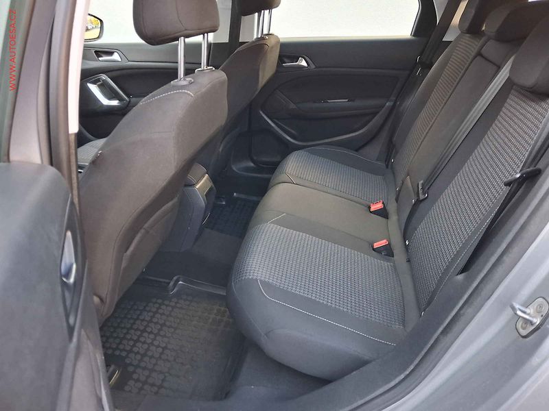 Peugeot 308 (2018) 1.5HDi, ČR, Navi, AC - fotka 10 z 18