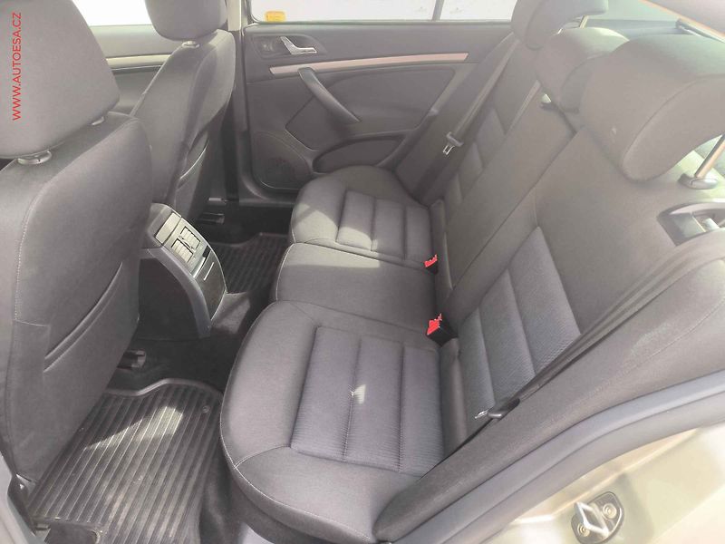 Škoda Octavia (2006) 1.9TDi, ČR, Výhř.sed. - fotka 10 z 17
