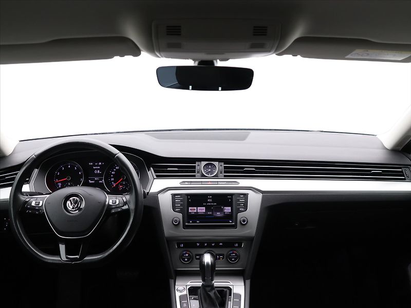 Volkswagen Passat 1.4 TSI 110kW LED DSG Tažné - fotka 21 z 29