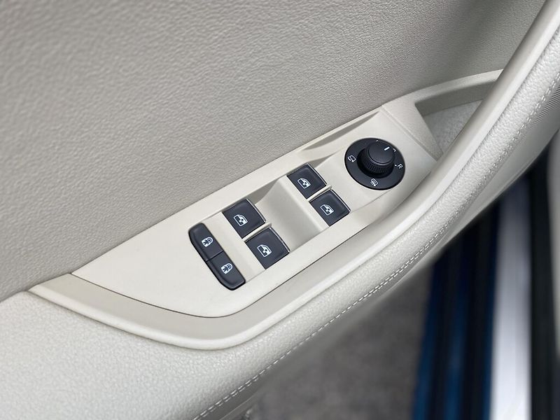 Škoda Superb 2,0 TDI 110 kW Style DSG - fotka 11 z 28