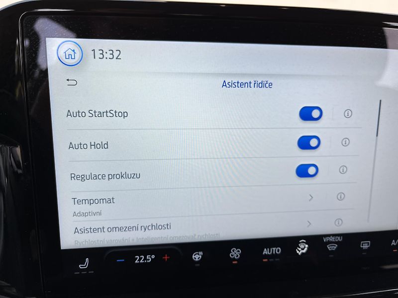 Ford Tourneo Custom (2024) L2*TITANIUM*2xŠOUPKY*8m*KAMERA - fotka 26 z 37