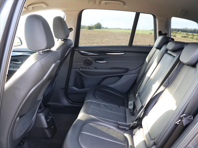 BMW Řada 2 1,5 216d Automat CZ Kůže LED - fotka 14 z 36