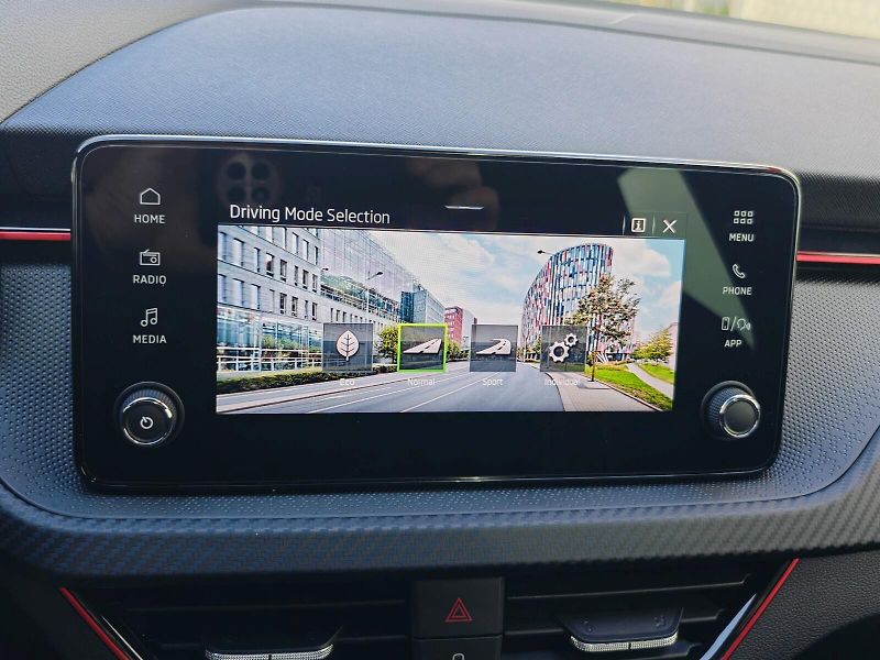 Škoda Scala (2024) 1,5 TSI 110 kW Monte Carlo DSG - fotka 34 z 44