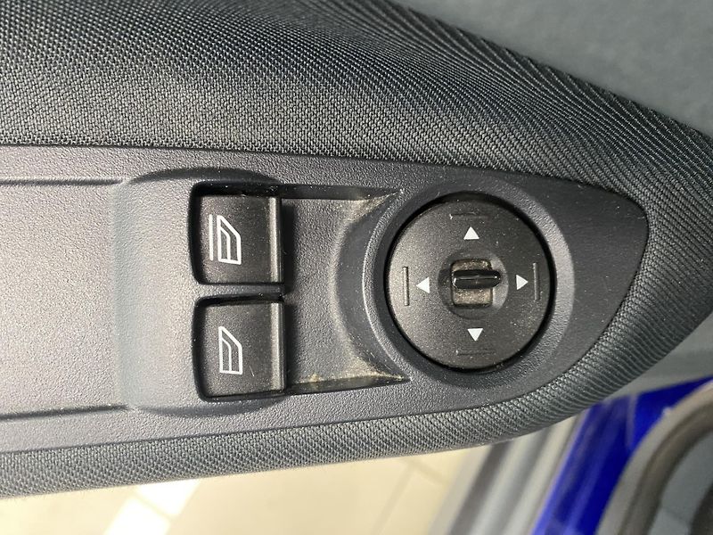 Ford C-MAX Trend 1,6TDCi, ČR, 1.MAJ - fotka 11 z 27