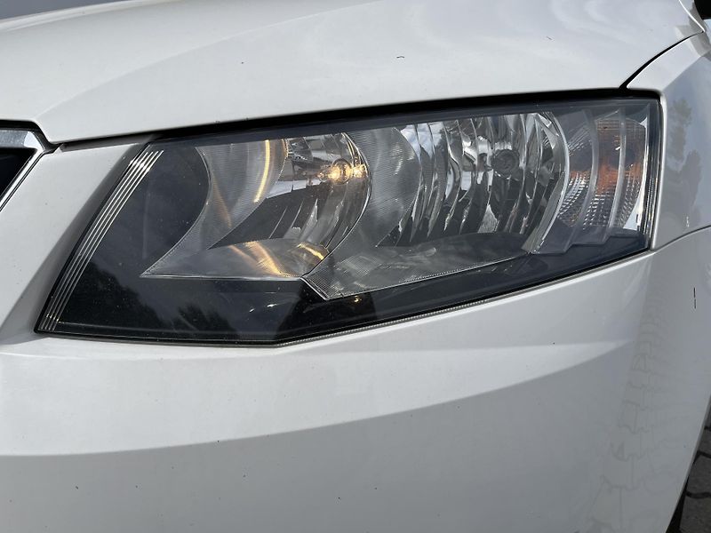Škoda Octavia Combi 1.6 TDI Ambition - fotka 27 z 31