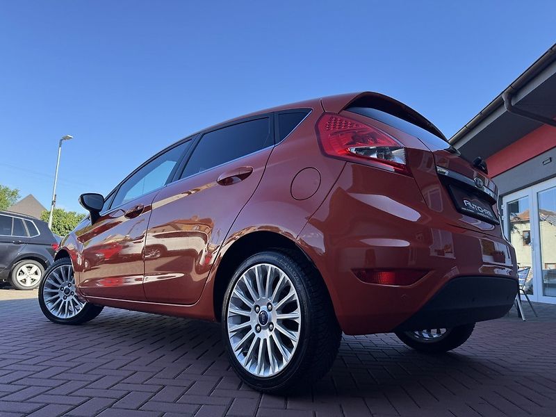 Ford Fiesta (2011) 1.6i Titanium Digi Klima WP - fotka 49 z 50