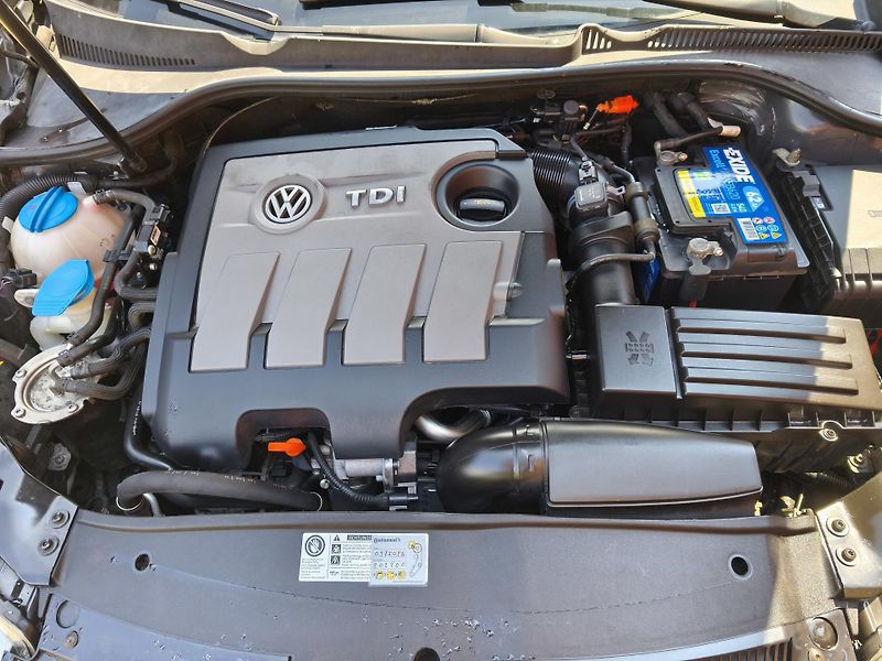 Volkswagen Golf (2012) 1.6Tdi 77kw, r.v.2012 - fotka 7 z 9