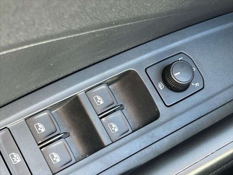 Škoda Fabia 1,0 TSi 70kW SELECTION - fotka 20 z 23