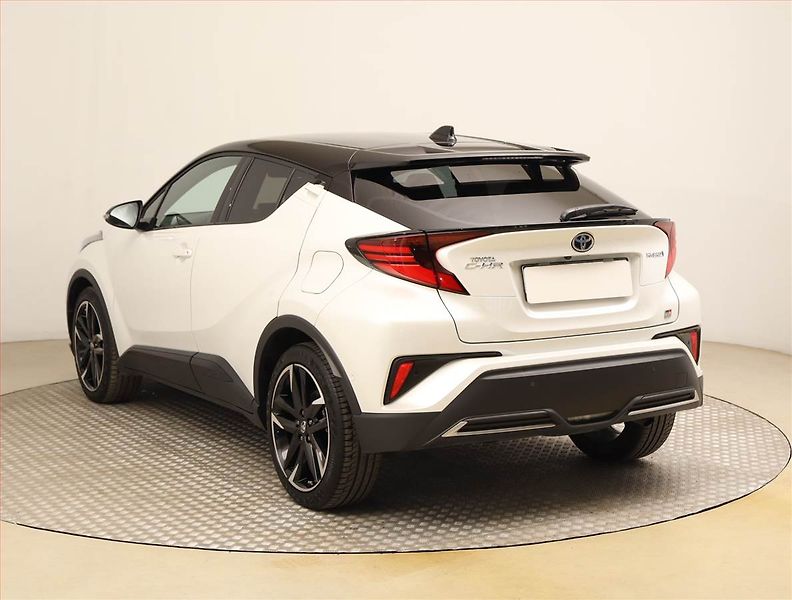 Toyota C-HR (2022) GR Sport 2.0 Hybrid - fotka 4 z 26