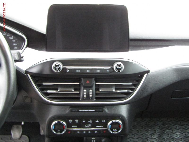 Ford Focus (2020) 1.5 TDCi, ČR, AC, park.čidla - fotka 14 z 21
