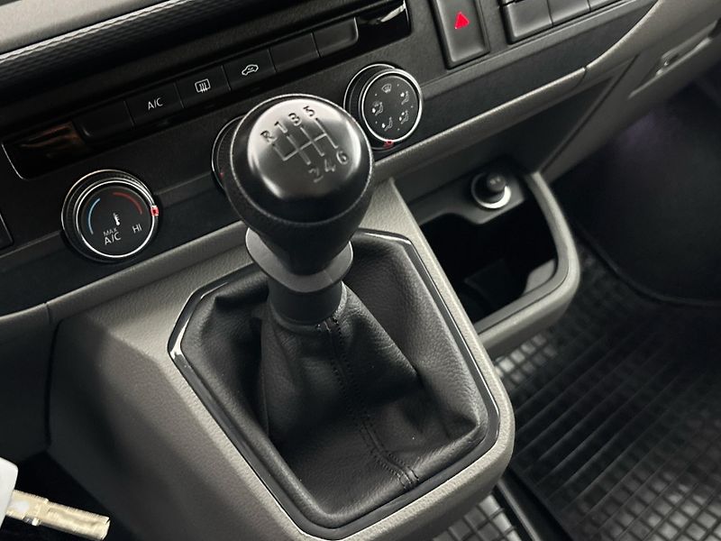 Volkswagen Transporter Long - fotka 20 z 28
