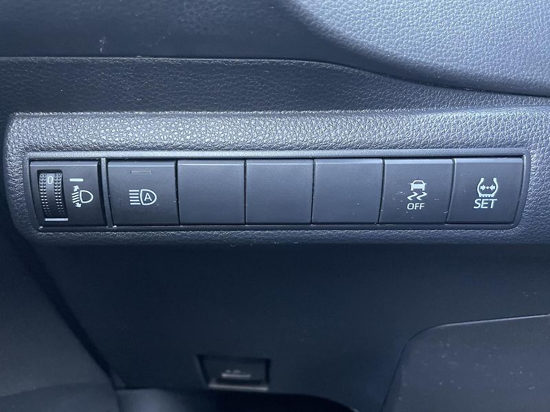 Toyota Corolla COM. STYLE TECH 1.8 Hyb. 90 kW - fotka 23 z 28