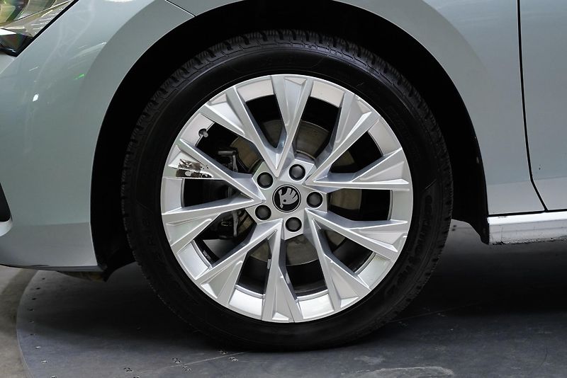 Škoda Superb - fotka 10 z 26