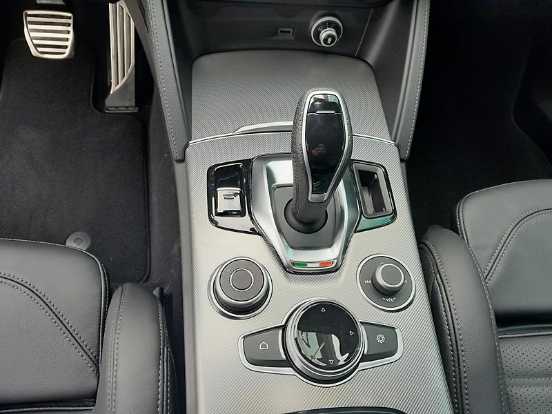 Alfa Romeo Stelvio (2026) Veloce 4x4 2,0 280PS - fotka 26 z 38