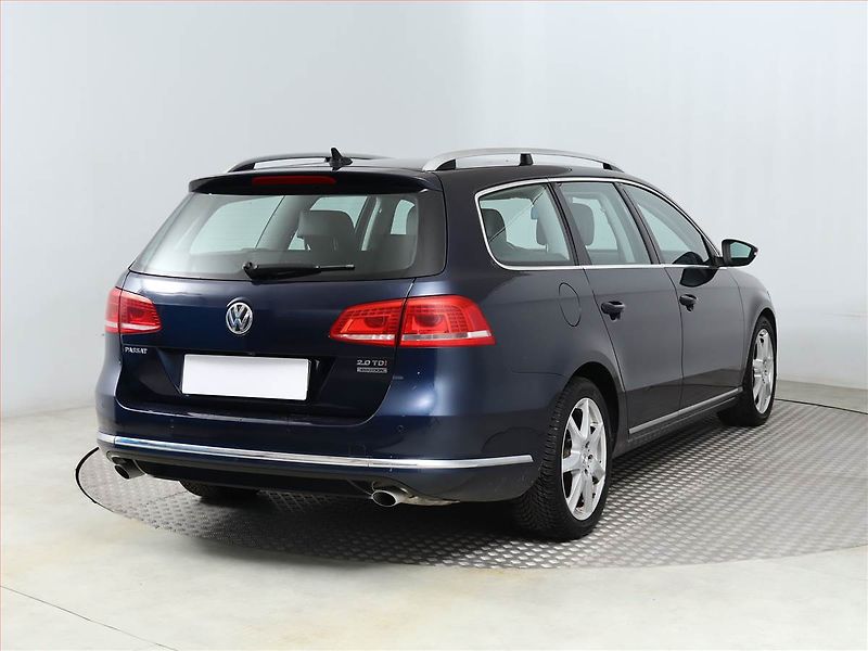 Volkswagen Passat (2012) Highline 2.0 TDI, 4X4 - fotka 5 z 19