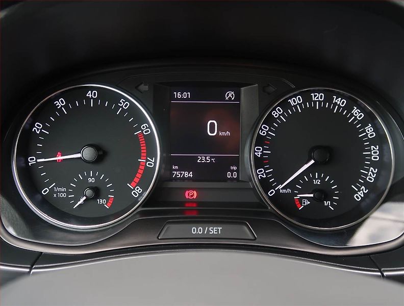 Škoda Fabia (2017) Style 1.0 TSI, Serv.kniha - fotka 11 z 16