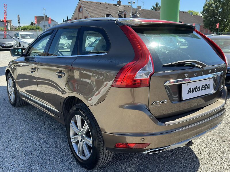 Volvo XC60 (2017) 2.4 D 4WD, 2.maj,ČR, AT, TZ - fotka 6 z 20