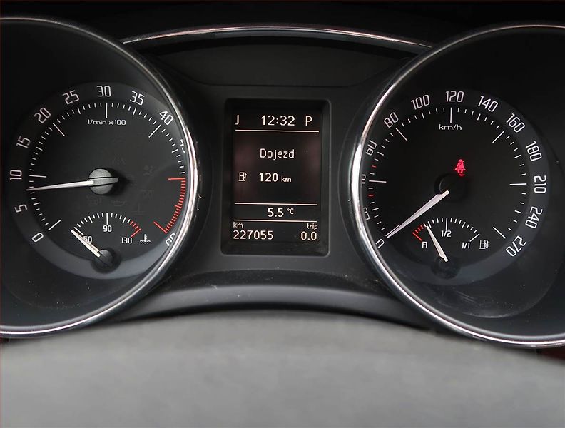 Škoda Superb (2011) 2.0 TDI, Automat, Xenony - fotka 11 z 18